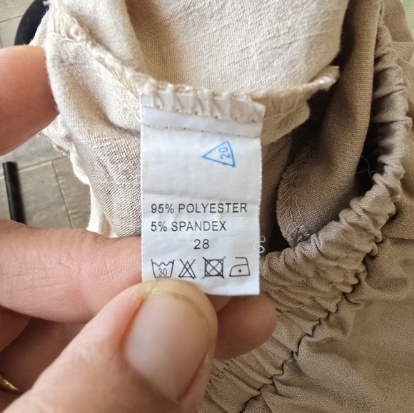 Shein beige elastic waist shorts, size M - Picture 4 of 4